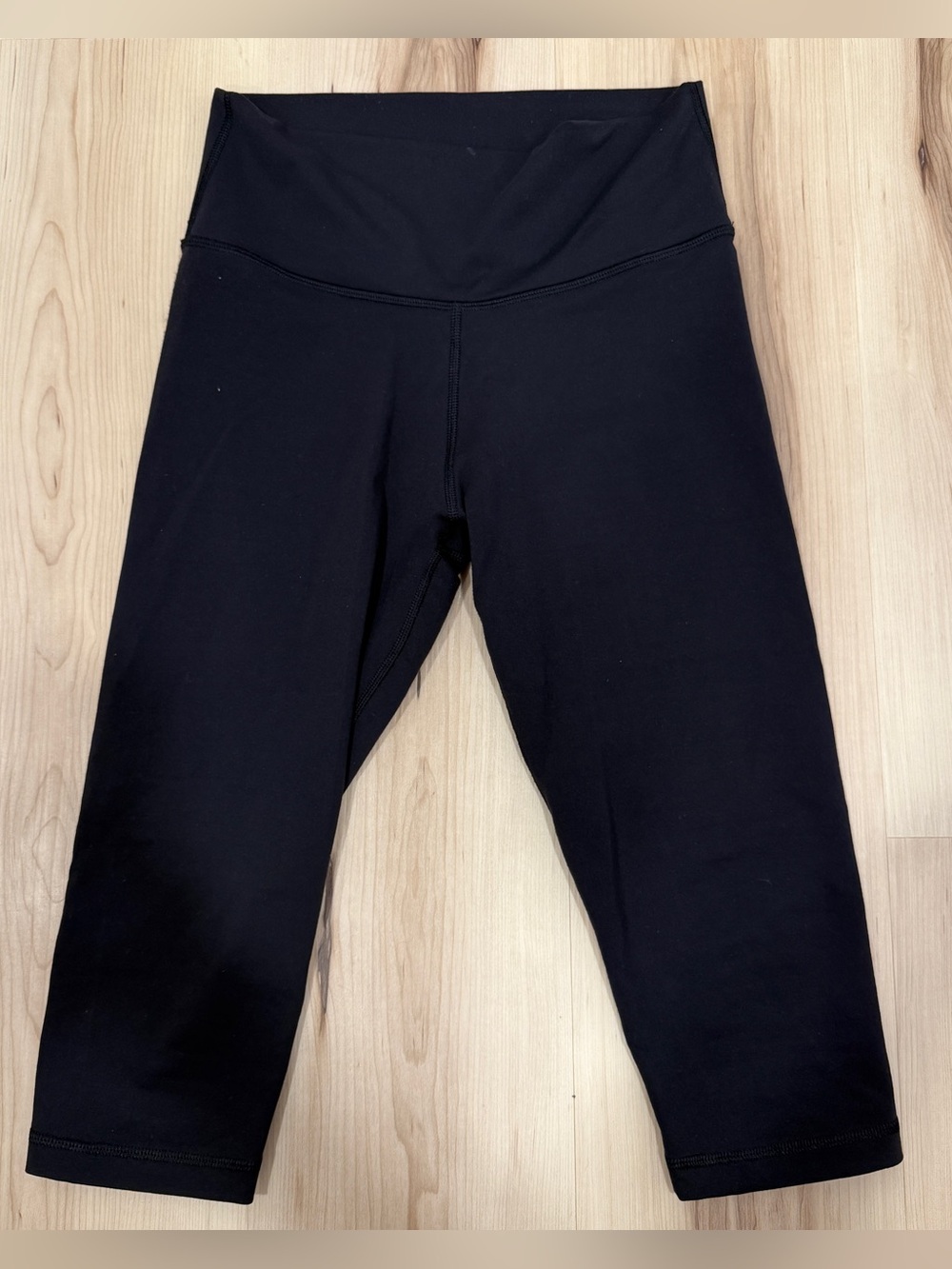 Aritzia TNA Capri Black Leggings